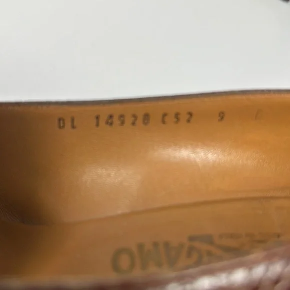 Ferragamo Brown Miista Leather Embossed Pumps Heels Size 9 - Picture 6 of 11